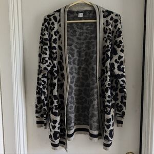 E Venus Size Medium leopard print button cardigan